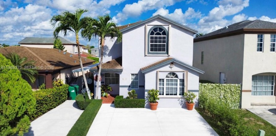 Дом в Майами, Флорида 3 спальни, 148.27м2 № 2050634