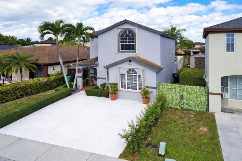 Купить виллу или дом в Майами, Флорида 3 спальни, 148.27м2, № 2050634 - фото 2