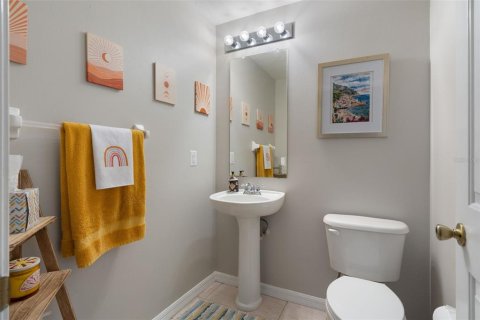 Townhouse in Tampa, Florida 3 bedrooms, 192.4 sq.m. № 2203372 - photo 17