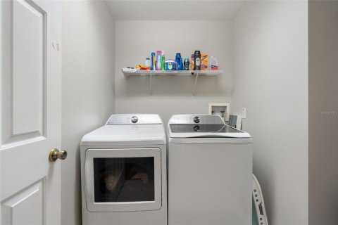 Townhouse in Tampa, Florida 3 bedrooms, 192.4 sq.m. № 2203372 - photo 20