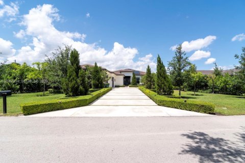 Casa en venta en Plantation, Florida, 6 dormitorios № 2075017 - foto 2