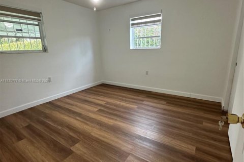 House in Miami, Florida 3 bedrooms, 158.49 sq.m. № 1821794 - photo 8