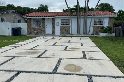 House in Miami, Florida 3 bedrooms, 158.49 sq.m. № 1821794 - photo 1