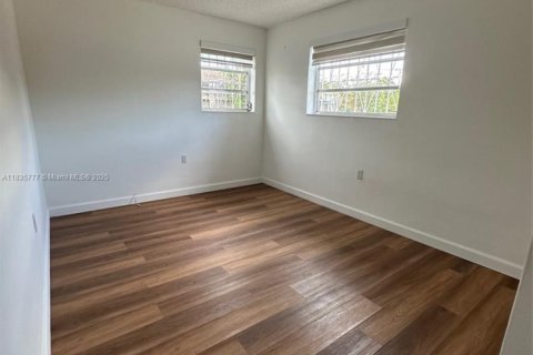 House in Miami, Florida 3 bedrooms, 158.49 sq.m. № 1821794 - photo 7