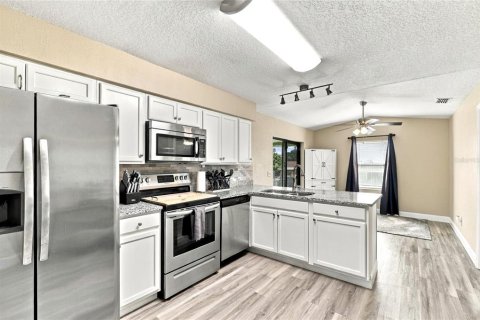 House in Ocala, Florida 3 bedrooms, 103.77 sq.m. № 2395874 - photo 4