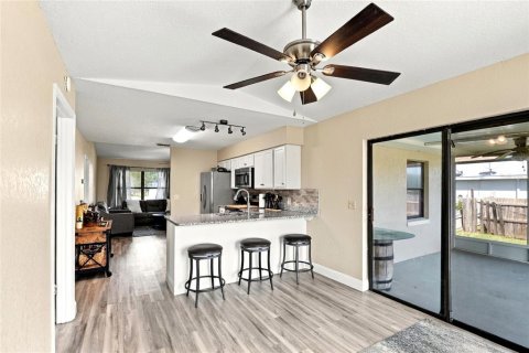 House in Ocala, Florida 3 bedrooms, 103.77 sq.m. № 2395874 - photo 7