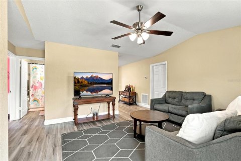 House in Ocala, Florida 3 bedrooms, 103.77 sq.m. № 2395874 - photo 2