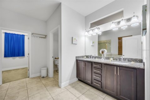 House in Tampa, Florida 3 bedrooms, 173.36 sq.m. № 2378035 - photo 17