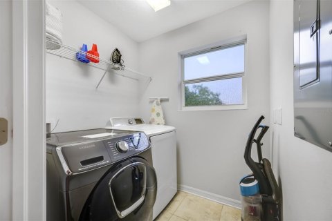 House in Tampa, Florida 3 bedrooms, 173.36 sq.m. № 2378035 - photo 27