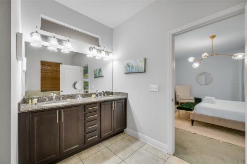 House in Tampa, Florida 3 bedrooms, 173.36 sq.m. № 2378035 - photo 20