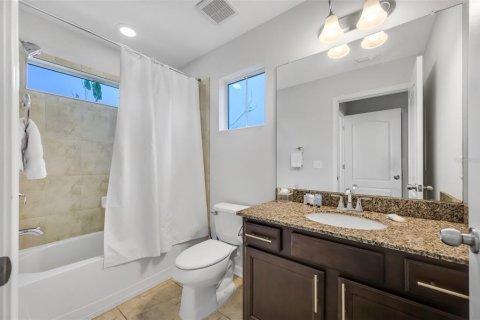 House in Tampa, Florida 3 bedrooms, 173.36 sq.m. № 2378035 - photo 28