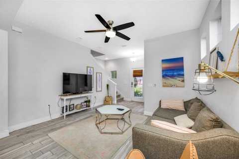 House in Tampa, Florida 3 bedrooms, 173.36 sq.m. № 2378035 - photo 8
