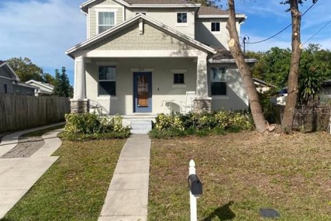 House in Tampa, Florida 3 bedrooms, 173.36 sq.m. № 2378035 - photo 2