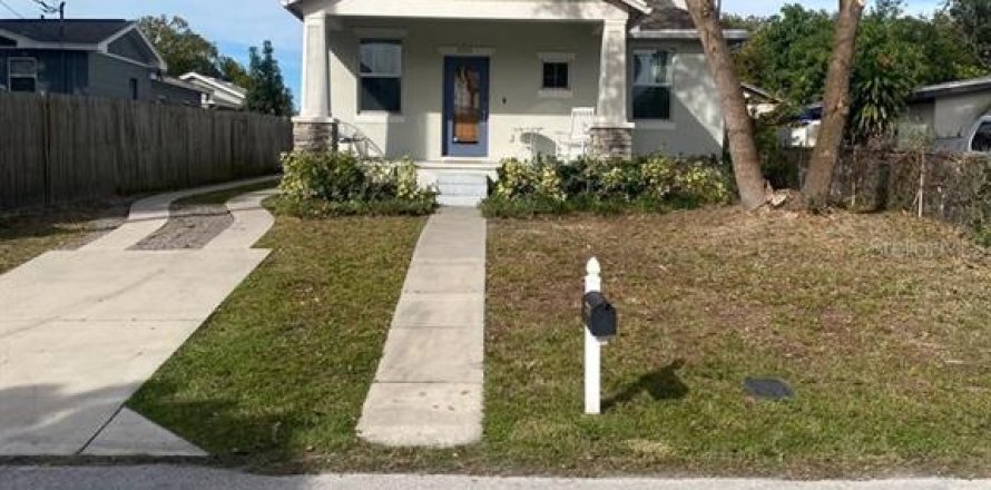 House in Tampa, Florida 3 bedrooms, 173.36 sq.m. № 2378035