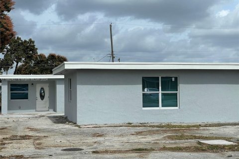 House in Miami, Florida 5 bedrooms, 224.54 sq.m. № 1984777 - photo 5