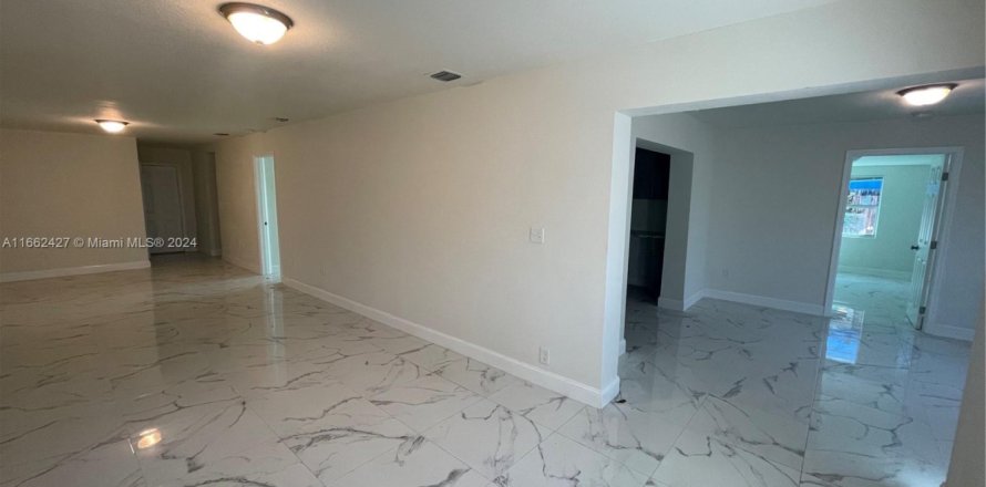 House in Miami, Florida 5 bedrooms, 224.54 sq.m. № 1984777