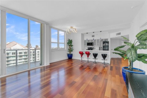 Condominio en alquiler en Miami, Florida, 3 dormitorios, 138.42 m2 № 2079251 - foto 12