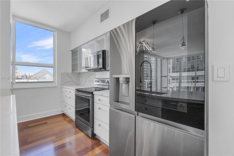 Condominio en alquiler en Miami, Florida, 3 dormitorios, 138.42 m2 № 2079251 - foto 19