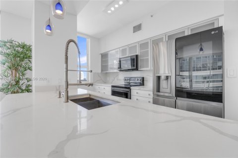 Condominio en alquiler en Miami, Florida, 3 dormitorios, 138.42 m2 № 2079251 - foto 16