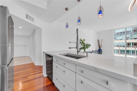 Condominio en alquiler en Miami, Florida, 3 dormitorios, 138.42 m2 № 2079251 - foto 14
