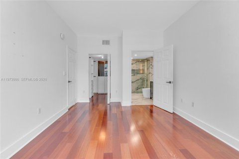 Condominio en alquiler en Miami, Florida, 3 dormitorios, 138.42 m2 № 2079251 - foto 23