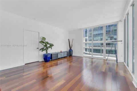 Condominio en alquiler en Miami, Florida, 3 dormitorios, 138.42 m2 № 2079251 - foto 11