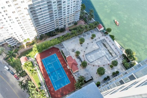 Condominio en alquiler en Miami, Florida, 3 dormitorios, 138.42 m2 № 2079251 - foto 4
