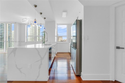 Condominio en alquiler en Miami, Florida, 3 dormitorios, 138.42 m2 № 2079251 - foto 15