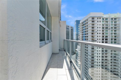 Condominio en alquiler en Miami, Florida, 3 dormitorios, 138.42 m2 № 2079251 - foto 7