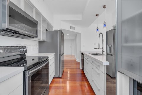 Condominio en alquiler en Miami, Florida, 3 dormitorios, 138.42 m2 № 2079251 - foto 17