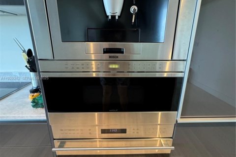 Снять в аренду кондоминиум в Майами, Флорида 2 спальни, 89.46м2, № 1987590 - фото 3