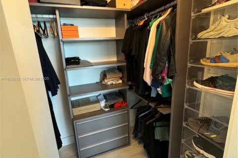 Снять в аренду кондоминиум в Майами, Флорида 2 спальни, 89.46м2, № 1987590 - фото 28