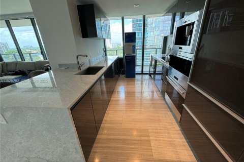 Снять в аренду кондоминиум в Майами, Флорида 2 спальни, 89.46м2, № 1987590 - фото 2