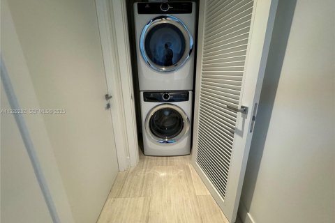 Снять в аренду кондоминиум в Майами, Флорида 2 спальни, 89.46м2, № 1987590 - фото 22