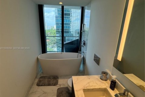 Снять в аренду кондоминиум в Майами, Флорида 2 спальни, 89.46м2, № 1987590 - фото 26