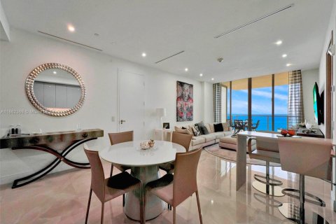 Condo in Bal Harbour, Florida, 2 bedrooms  № 1890829 - photo 12