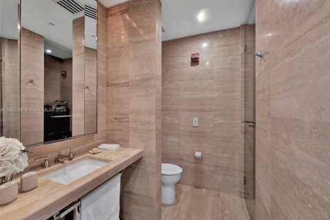 Condo in Bal Harbour, Florida, 2 bedrooms  № 1890829 - photo 16