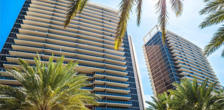 Condo in Bal Harbour, Florida, 2 bedrooms  № 1890829