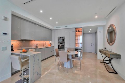 Condo in Bal Harbour, Florida, 2 bedrooms  № 1890829 - photo 10