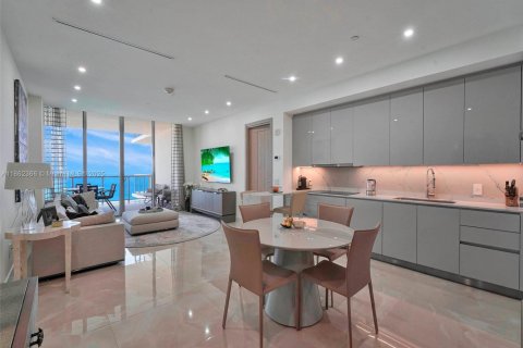 Condo in Bal Harbour, Florida, 2 bedrooms  № 1890829 - photo 11