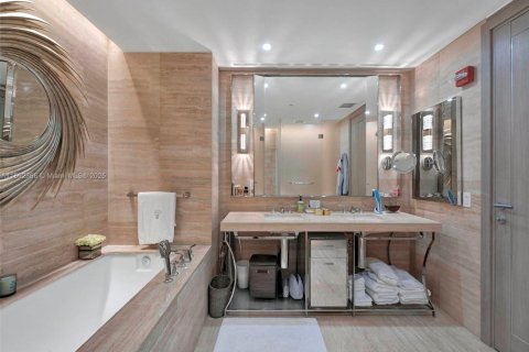 Condo in Bal Harbour, Florida, 2 bedrooms  № 1890829 - photo 28