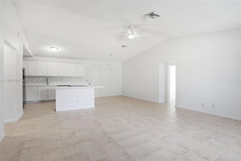House in Loxahatchee Groves, Florida 3 bedrooms, 203.83 sq.m. № 2026647 - photo 9