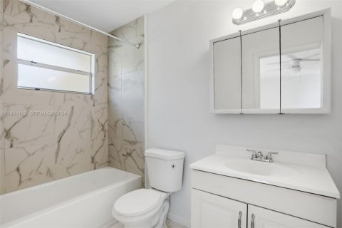 House in Loxahatchee Groves, Florida 3 bedrooms, 203.83 sq.m. № 2026647 - photo 12