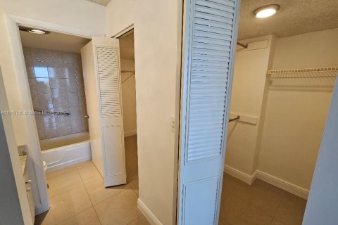 Copropriété à vendre à Miami, Floride: 1 chambre, 82.59 m2 № 1971336 - photo 10