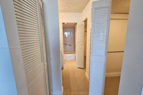 Copropriété à vendre à Miami, Floride: 1 chambre, 82.59 m2 № 1971336 - photo 9