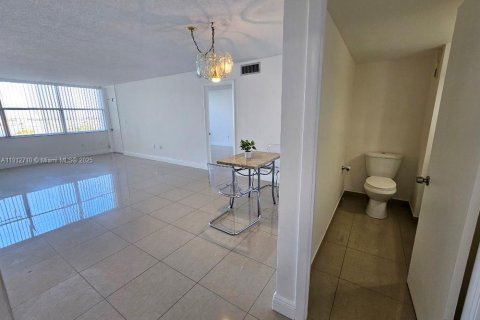 Copropriété à vendre à Miami, Floride: 1 chambre, 82.59 m2 № 1971336 - photo 4