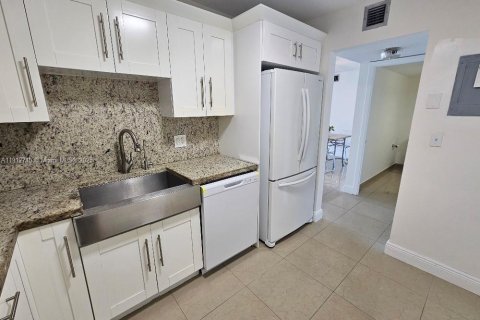 Copropriété à vendre à Miami, Floride: 1 chambre, 82.59 m2 № 1971336 - photo 2
