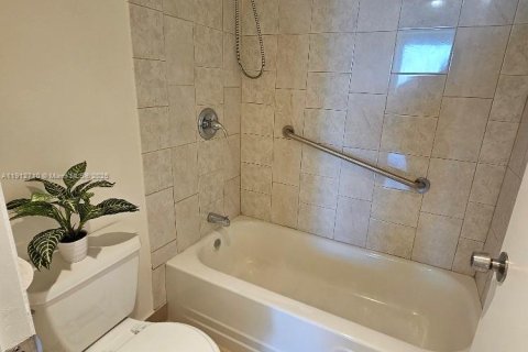 Copropriété à vendre à Miami, Floride: 1 chambre, 82.59 m2 № 1971336 - photo 14