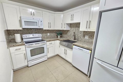 Copropriété à vendre à Miami, Floride: 1 chambre, 82.59 m2 № 1971336 - photo 1