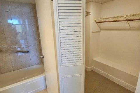 Copropriété à vendre à Miami, Floride: 1 chambre, 82.59 m2 № 1971336 - photo 13